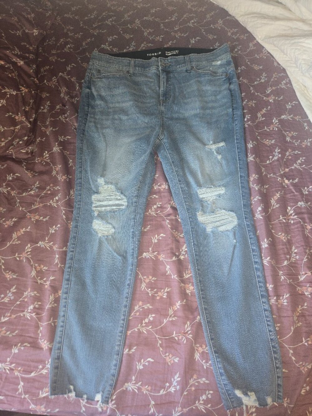 NWOT Torrid Bombshell Skinny Distressed Jeans Selene Wash Size 18R